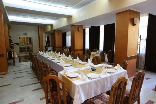 ห้องอาหาร, Hotel Moldova in บาร์ลัด