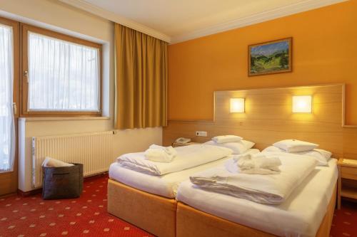 2 bedrooms, 4 beds