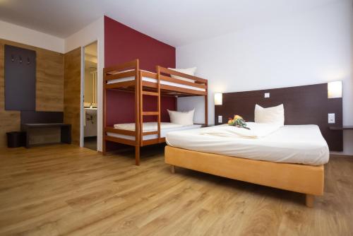 iQ-Hotel Room Type - Triple Room