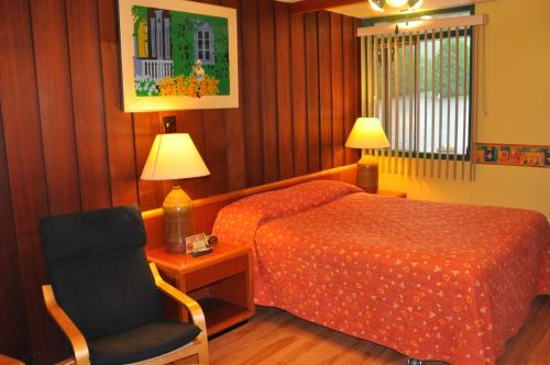 Regular Queen Bed Room image 2