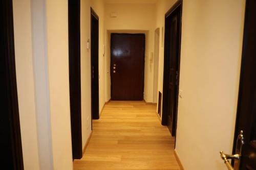 R.T. HOUSE'S, Rom