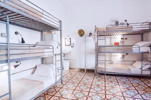 Granny's Inn - Hostel Room Type - Bed in 6-Bed Female Dormitory Room