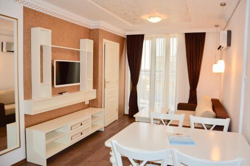 Golden Rainbow Beach Hotel The 4-star Golden Rainbow Beach Aparthotel offers comfort and convenience whether youre on business or holiday in Sunny Beach. The hotel has everything you need for a comfortable stay. All the necess
