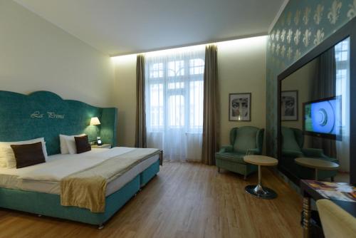 room detail thumbnail 1