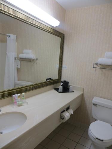 Country Inn & Suites by Radisson, Gurnee, IL