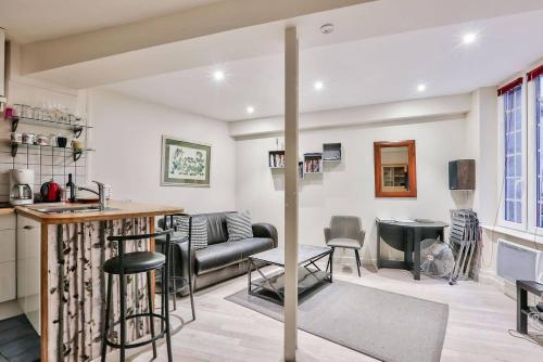 New renovated Saint Germain 2BD - image 13