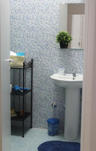 Home 103 - image 5