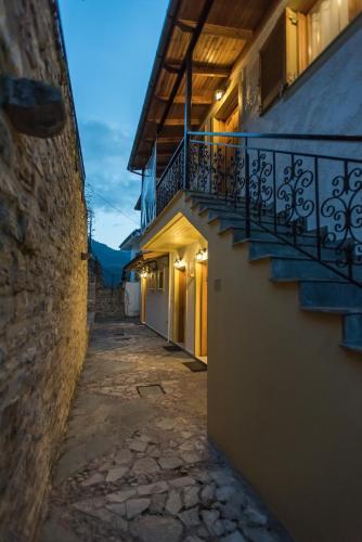 Viesnīcas āriene, Το Ηλιοβασίλεμα (Το Ηλιοβασιλεμα) in Megalo Chorio