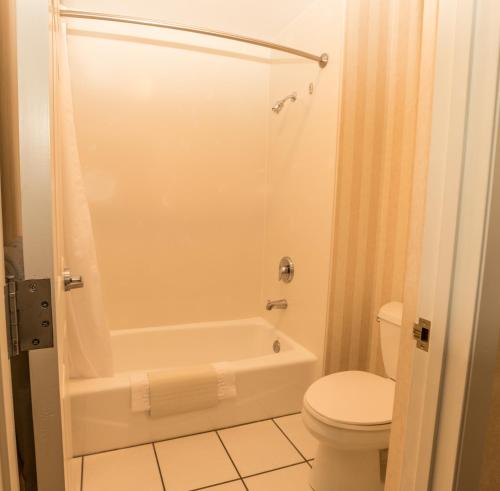 Lakeside Lodge and Suites