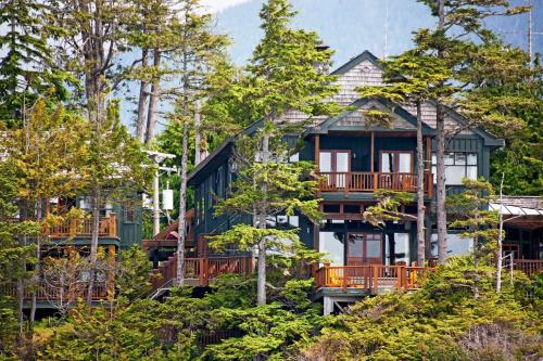 Middle Beach Lodge - Accommodation - Tofino