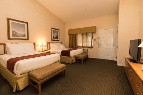 Lakeside Lodge and Suites