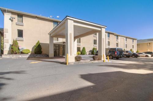 Red Carpet Inn Newark - Irvington NJ in Irvington, USA
