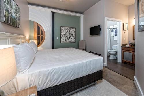 Green Door Lofts -Magnolia Loft, Silos/Downtown thumb 4