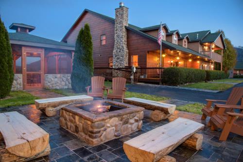 Berry Springs Lodge - Accommodation - Sevierville