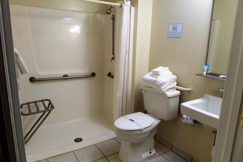 Daytona Shores Inn and Suites - image 14