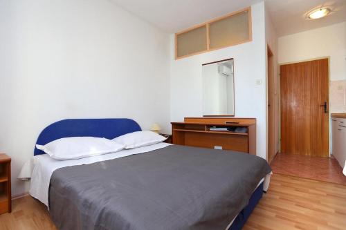 Apartments by the sea Igrane, Makarska - 311