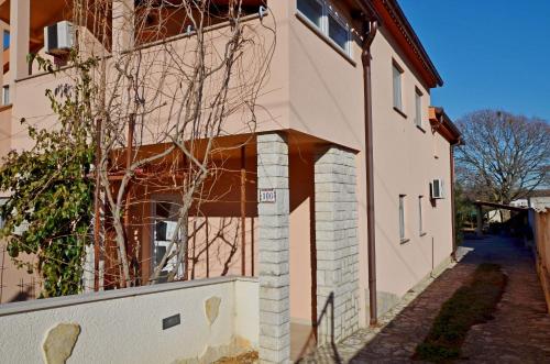  Apartments Villa Loredana in Peroj