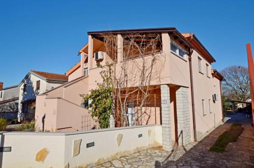  Apartments Villa Loredana in Peroj