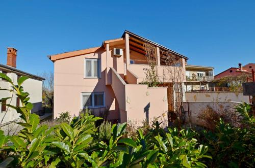  Apartments Villa Loredana in Peroj