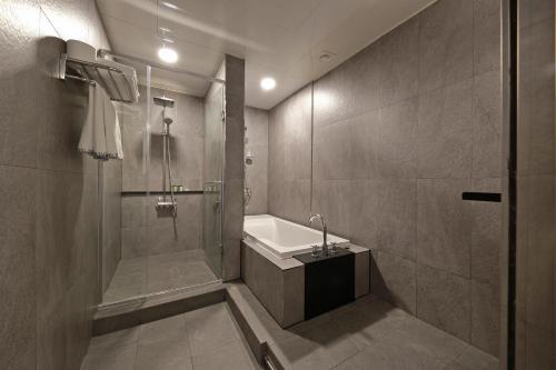 2 double beds