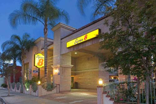 Super 8 by Wyndham North Hollywood in North Hollywood, USA