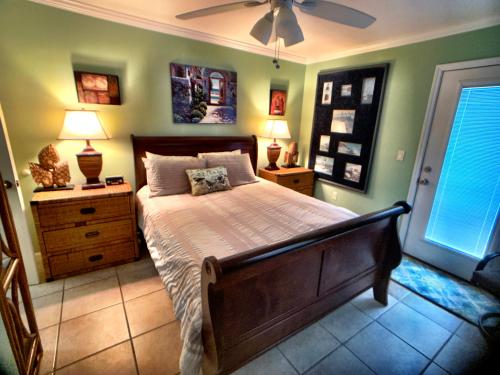 Family Ties Home - image 4