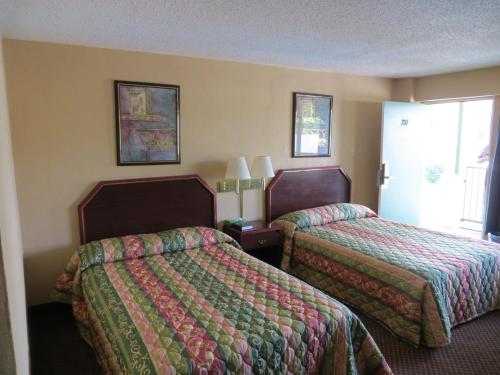 2 double beds