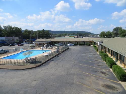 Kings Inn Hot Springs - image 3