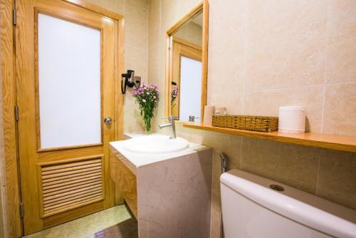 Suite with City View image 1