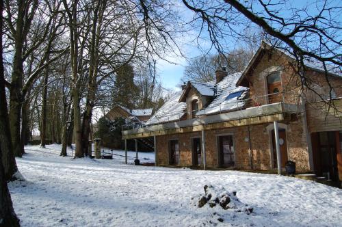 Зовнішній вигляд готелю, Gîte dans un Domaine Historique (Gite dans un Domaine Historique) in Шеврез