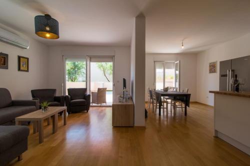 Apartment Mia in Makarska heated pool - image 8