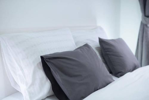 Sunny Apartment 18 - image 2