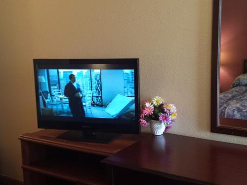 First Western Inn - Fairmont City - 편의 시설/서비스