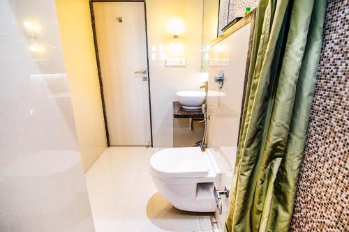 FabHotel Vatika Mumbai-Nasik Highway