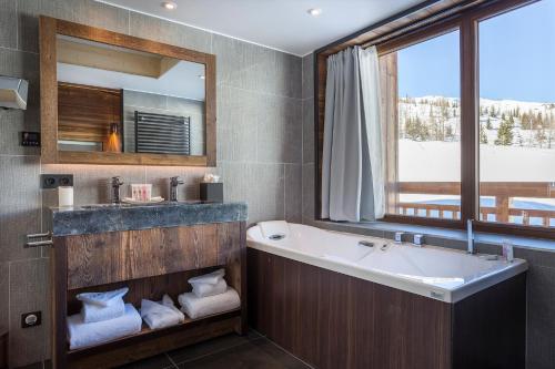 Two-Bedroom Apartment with Mountain View