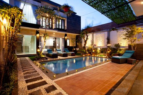 더 나쿨라 빌라스