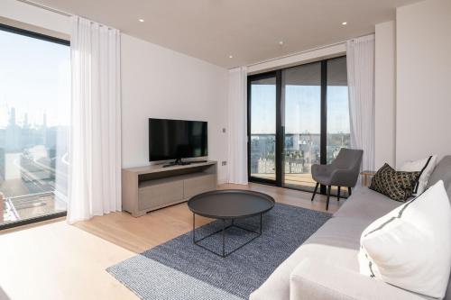 Modern Family Home close to Victoria Station by UndertheDoormat