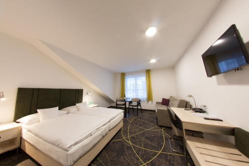 Hotel Valcha - image 12