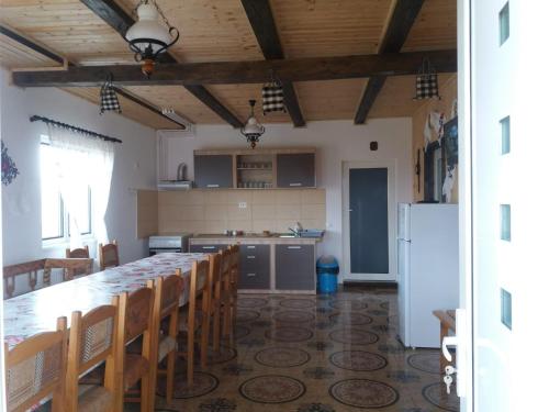 Casa Cupcea in Budesti
