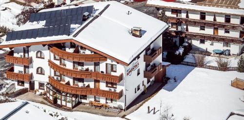  Hotel Garni Romantika in Sankt Leonhard im Pitztal