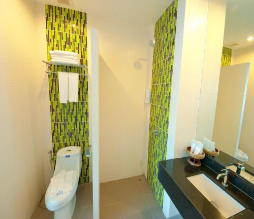 room detail thumbnail 2