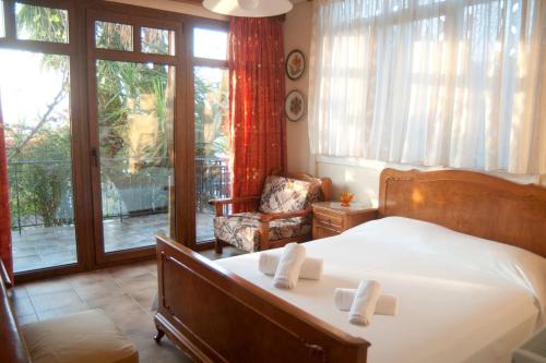 Ancient Olympia Luxury Pool Villa Palace 4Bedroom in Flokas (Olympia)
