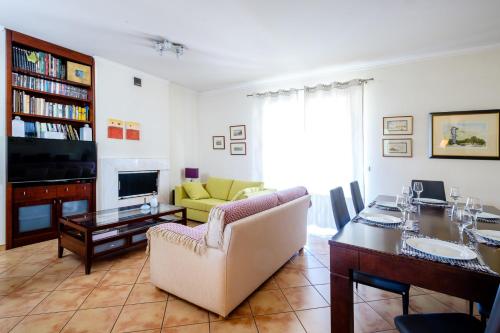  Sunny, Large & Comfortable Apt, with Palamidi view in Nafplio
