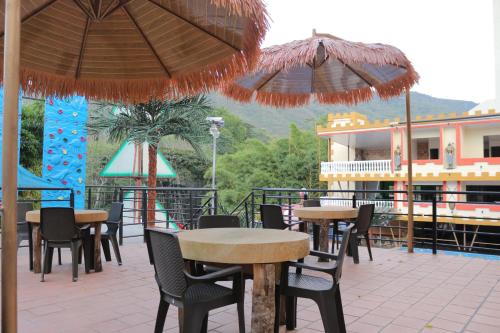 Swimming pool, Hotel Castillo Resort in San Gil