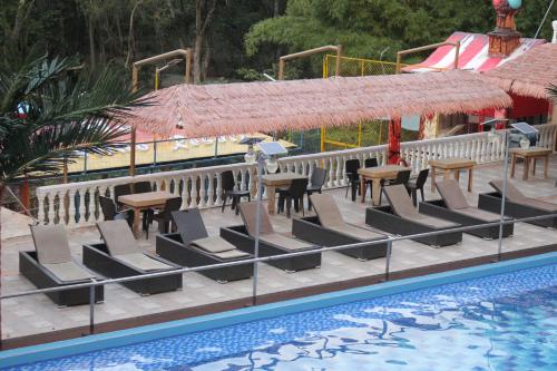 Swimming pool, Hotel Castillo Resort in San Gil
