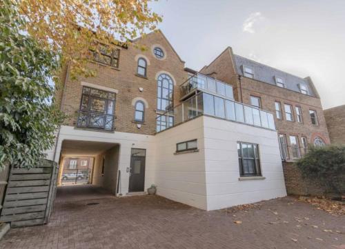 Hampden Apartments - The Charles - image 5