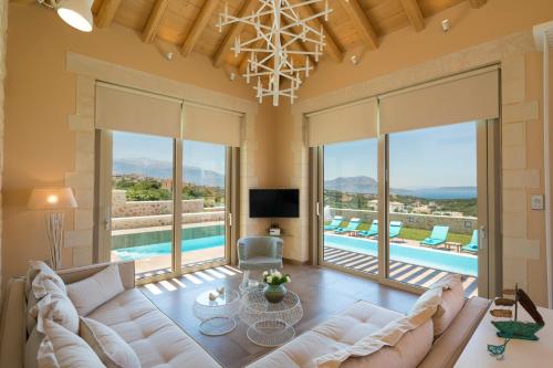  Plaka Villa Sleeps 6 Pool Air Con WiFi in Plaka