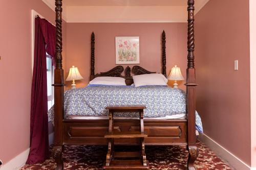Single Room with Mountain View