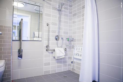 The Gleneagle Hotel & Apartments - image 2
