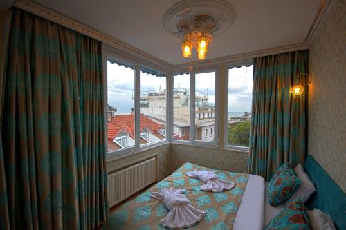 Paris Garden Hotel Istanbul Room Type - Deluxe Triple Room with Sea View